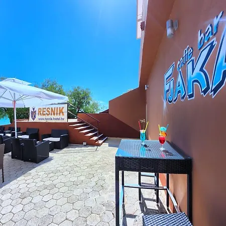 فندق Resnik 2*